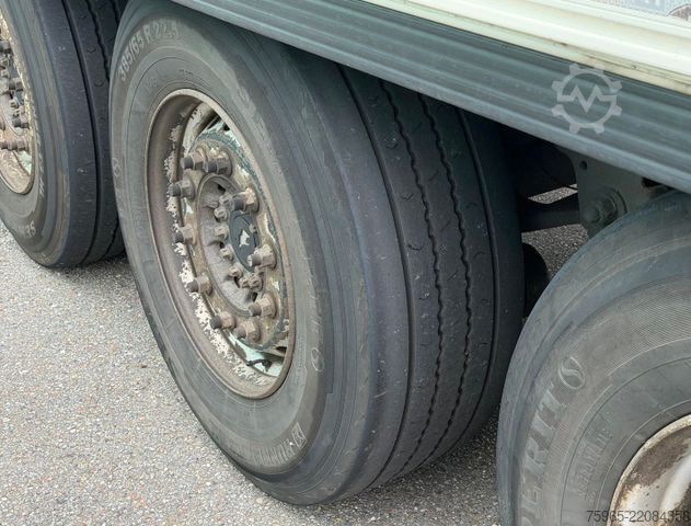 Reefer semitrailer SCHMITZ CARGOBULL SCB*S3B THERMO KING SLXe 300 DHOLLANDIA TAIL LIF
