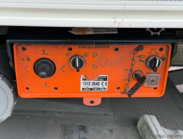 Reefer semitrailer SCHMITZ CARGOBULL SCB*S3B THERMO KING SLXe 300 DHOLLANDIA TAIL LIF