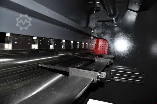 Hydraulic CNC Servo Press Brake MTP 160x Metal Technics Polska MTP-3212 CNC 160x3200