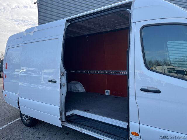Kastenwagen Mercedes-Benz Sprinter 319 1.9 CDI / L4 H2 / RWD / Navi / APK...