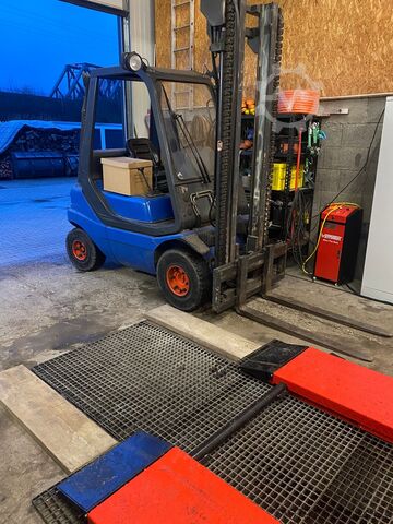 Gabelstapler Linde H25 T-02