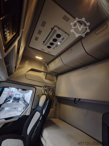 Volume tractor unit FORD F-MAX 500 mega