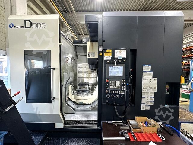 Machining centre with pallet changer Makino D 500