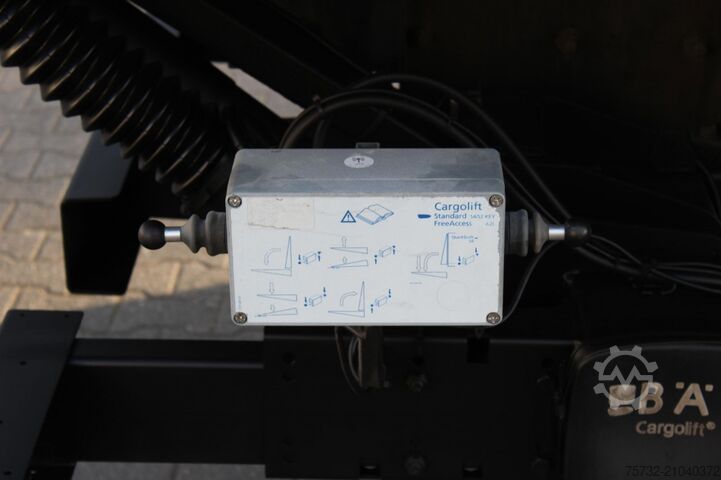 LKW mit Kofferaufbau Volvo FM 330 E6  Koffer 7,8m Klima LBW Liftachse