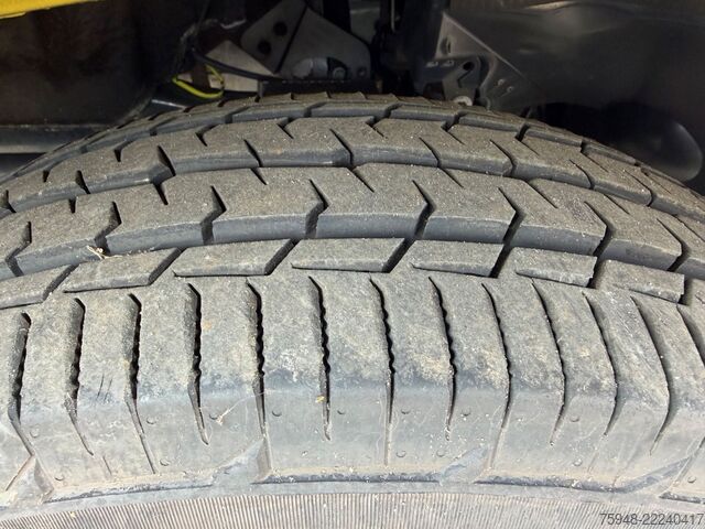 Transporter mit Koffer IVECO zlast: