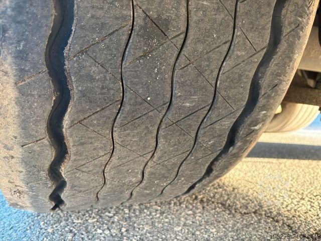 Auflieger mit Arbeitsbühne  Plattform Wiese/SA 3-36PT