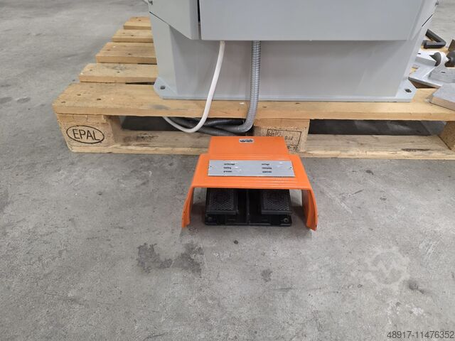 Corner crimping machine Elumatec EP 124
