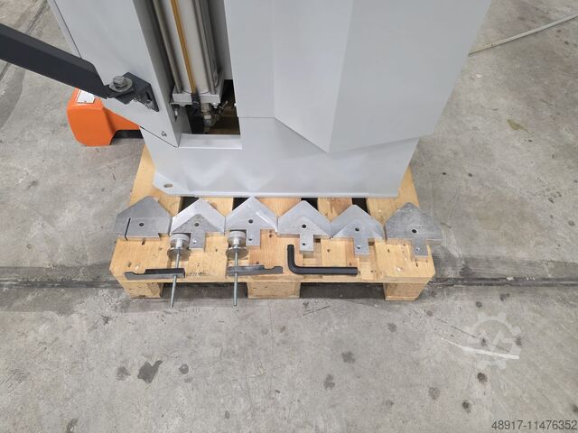 Corner crimping machine Elumatec EP 124