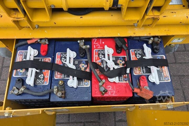 Scherenhebebühne Haulotte Compact 12 Electric, 12m Working Height, 300kg Cap