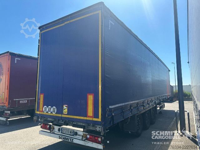 Auflieger mit Pritsche & Plane Schmitz Cargobull Semitrailer Curtainsider Mega