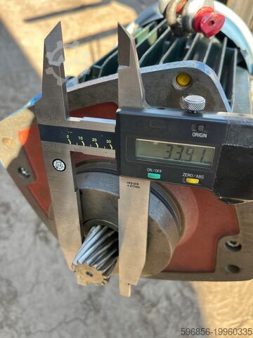 Motor with gearbox ABUS 9.6 kW, K-300 1-4 with 90 Nm brake Silnik z przekładnią ABUS 9.6 KW, K-300 1-4 z hamulcem 90 Nm Silnik z przekładnią ABUS 9.6 KW, K-300 1-4 z hamulcem 90 Nm