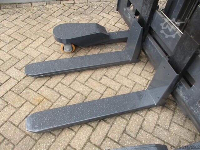 Pallet stacker Crown WS2300-1.8TT-4W-4415