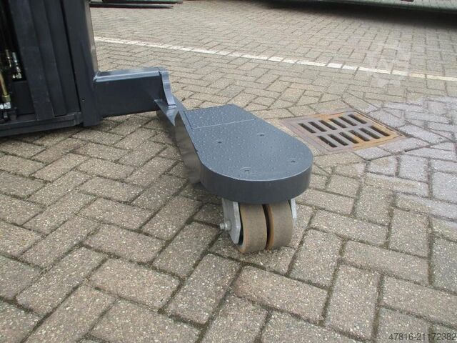 Pallet stacker Crown WS2300-1.8TT-4W-4415