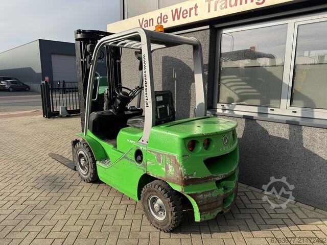 Cesab M325D Triplex 470 Freelift / Seitenschieber / 4. Steuerkreis Toyota Diesel 2015 CESAB M325D Triplo 470 Freelift / Sideshift / 4e functie Toyota Diesel 2015