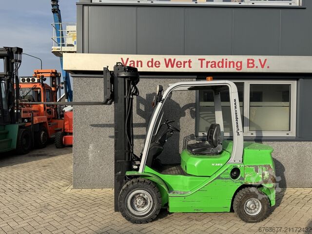 Cesab M325D Triplex 470 Freelift / Seitenschieber / 4. Steuerkreis Toyota Diesel 2015 CESAB M325D Triplo 470 Freelift / Sideshift / 4e functie Toyota Diesel 2015