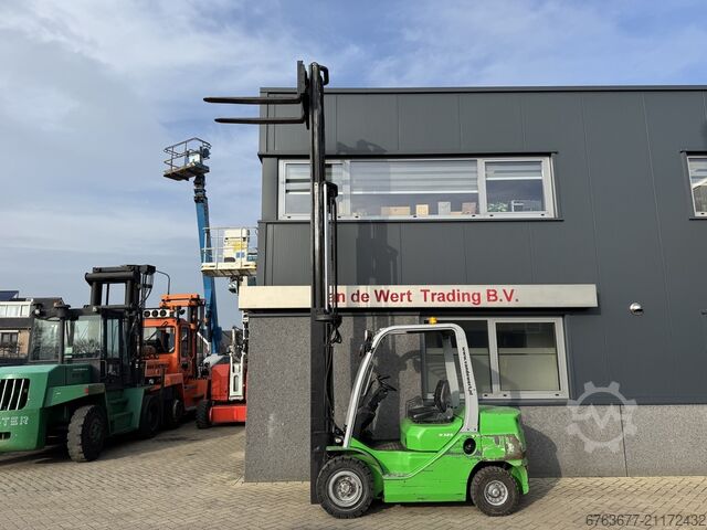 Cesab M325D Triplex 470 Freelift / Seitenschieber / 4. Steuerkreis Toyota Diesel 2015 CESAB M325D Triplo 470 Freelift / Sideshift / 4e functie Toyota Diesel 2015