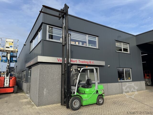 Cesab M325D Triplex 470 Freelift / Seitenschieber / 4. Steuerkreis Toyota Diesel 2015 CESAB M325D Triplo 470 Freelift / Sideshift / 4e functie Toyota Diesel 2015