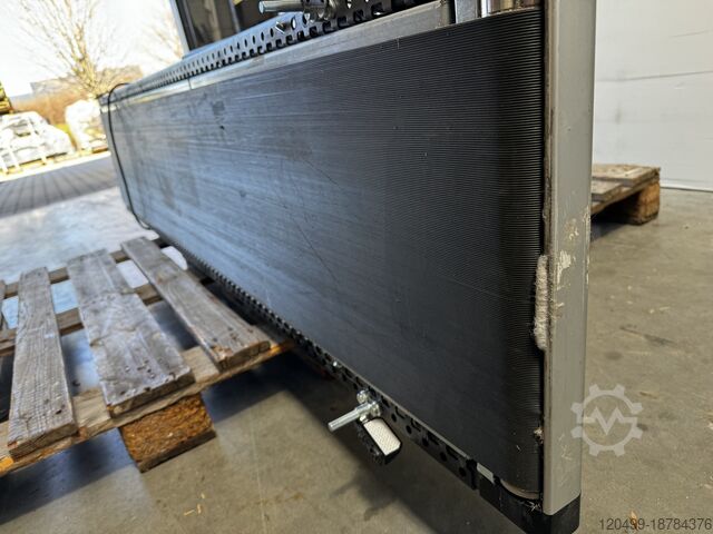 Conveyor belt with center drive Interroll BM8411