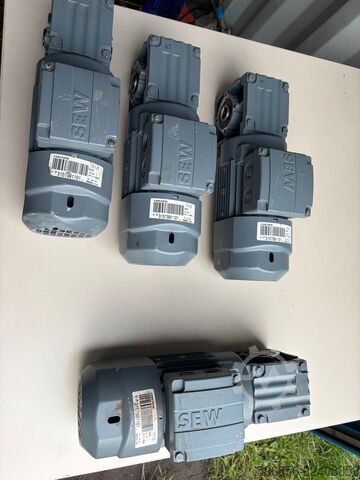  SEW-EURODRIVE WA20/T DR63M6/BR/TH 0,12 kW 15 obr./min 32 Nm 24 V DC hamulec SEW-EURODRIVE WA20/T DR63M6/BR/TH 0,12 kW 15 obr./min 32 Nm 24 V DC hamulec