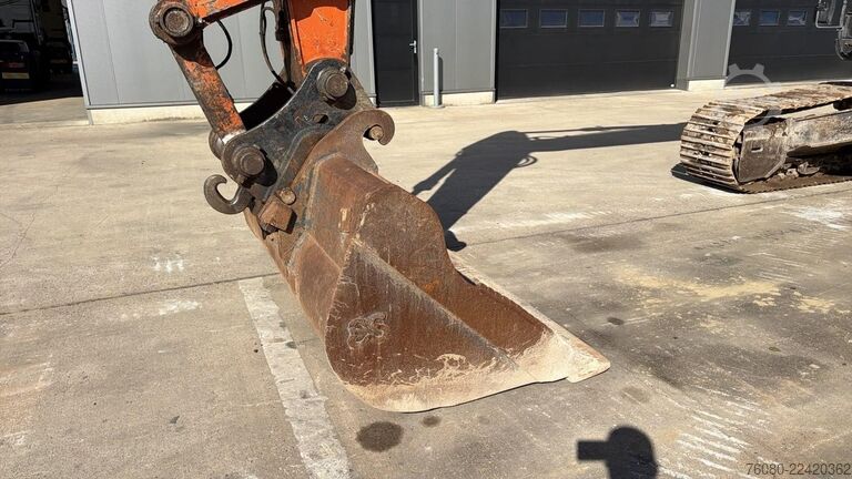 Crawler excavator Hitachi ZX250LCH-5A (AIRCO / 6.868 HOURS / BELGIAN MACH...