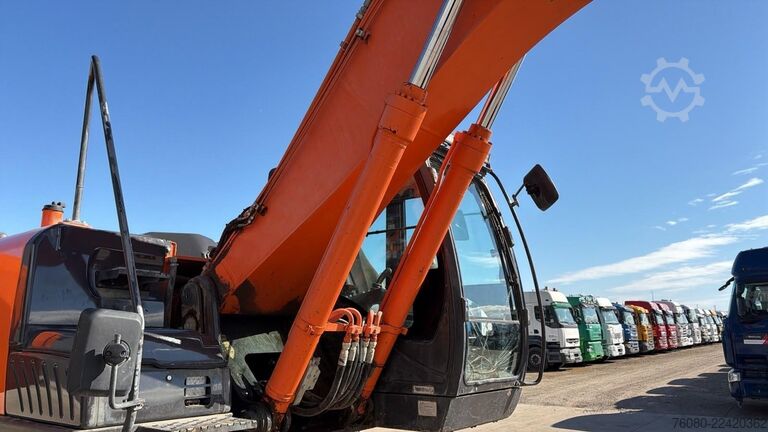 Crawler excavator Hitachi ZX250LCH-5A (AIRCO / 6.868 HOURS / BELGIAN MACH...