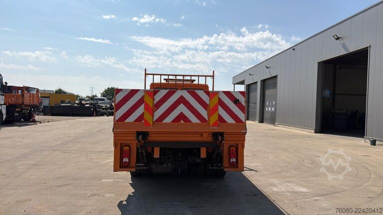 Flatbed Mercedes-Benz 813 D (EX COMMUNAL / BE TRUCK / PARFAIT ETAT / ...
