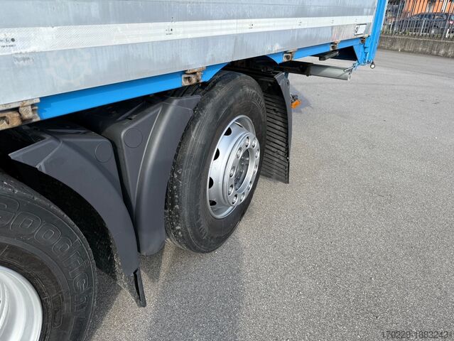 Flatbed truck with tarpaulin MAN TGX 26.480