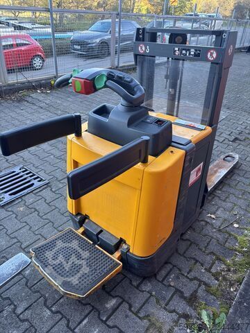 Pallet Stackers Jungheinrich ERD 220