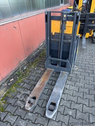 Pallet Stackers Jungheinrich ERD 220