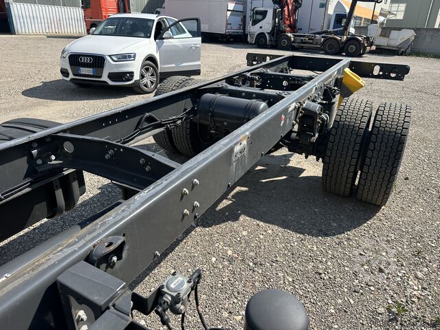 Truck chassis Renault D13.250