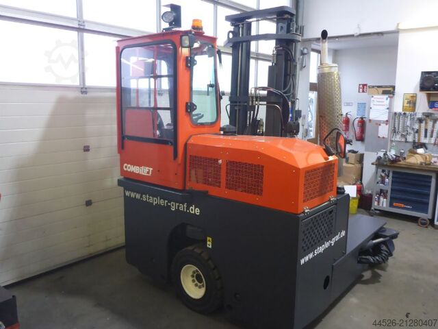 Four-way side loader Combilift C2500