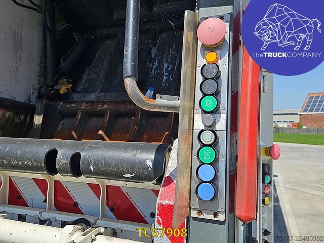 Refuse collection vehicle Scania P 320