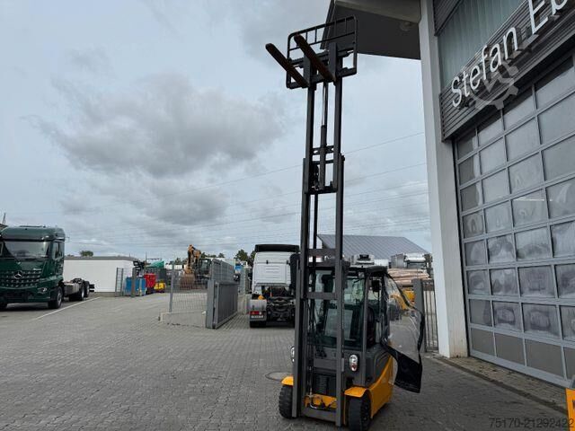 Gabelstapler Jungheinrich EFG 215 / Triplex: 4.25m! / SS / nur 3.298h!