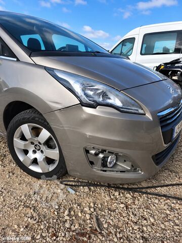 Passenger car Peugeot 5008