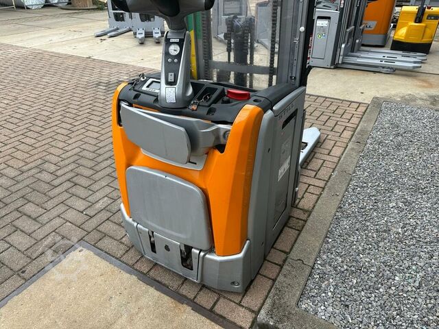 VS-22420 Electric triplex stacker Still EXVSF14, lifting height 4716 mm STILL EXVSF14