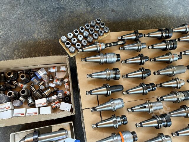 Batch of SK 40 tool holders (R4) nan nan