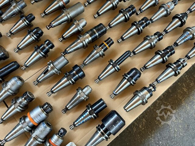 Batch of SK 40 tool holders (R4) nan nan