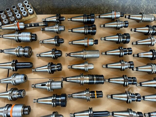 Batch of SK 40 tool holders (R4) nan nan