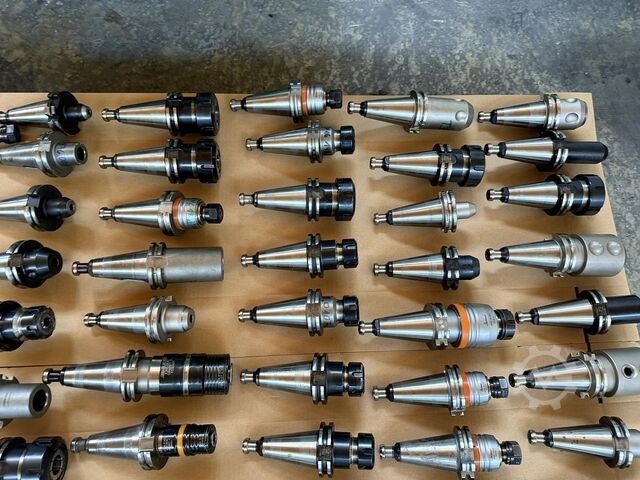 Batch of SK 40 tool holders (R4) nan nan