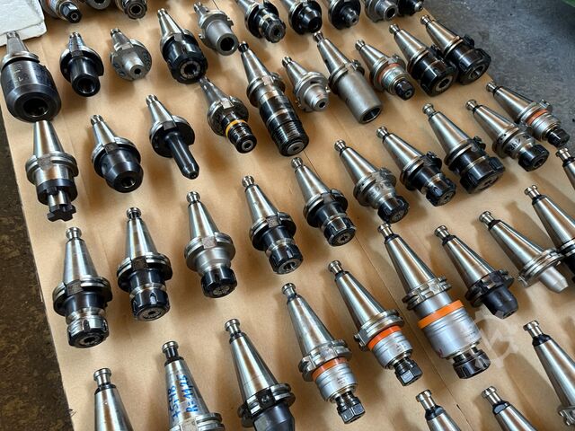 Batch of SK 40 tool holders (R4) nan nan