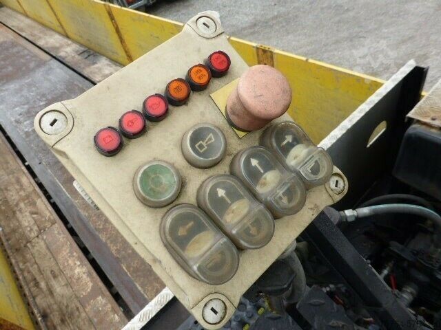 Open semitrailer SCHWARZMÜLLER Pritsche / Roll Kran Kennis R-16 / Gelenkt