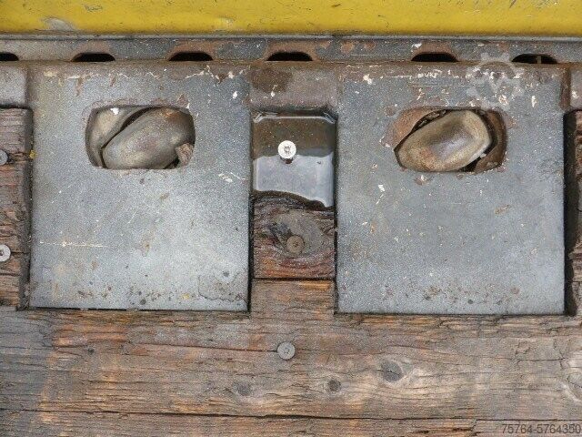 Open semitrailer SCHWARZMÜLLER Pritsche / Roll Kran Kennis R-16 / Gelenkt