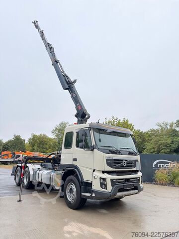 Abrollkipper VOLVO FMX 370 6x2 lift/lenk Abrollkipper KRAN 13m FUNK
