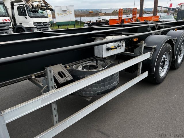 Auflieger H&W 3- Achs Auflieger für Presscontainer