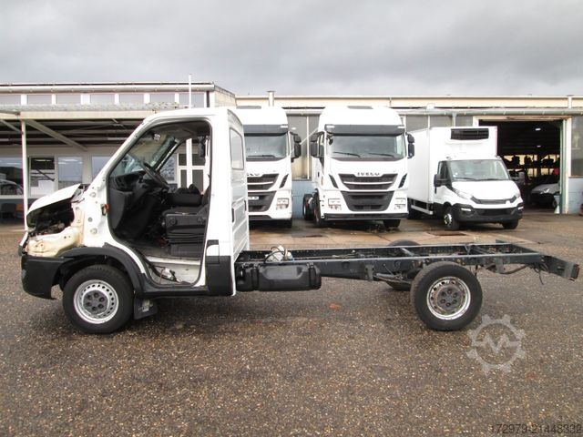 Transporter Fahrgestell IVECO 35s13 *Euro 5*Ohne Motor und Getriebe*