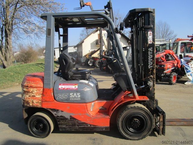 Diesel Forklift Toyota 2,5 Ton. - Triplex-Freihub 4,7m - Seitenschieber