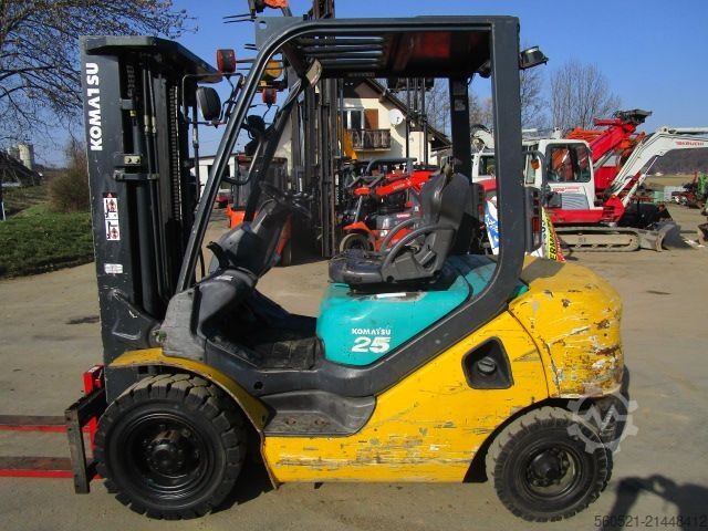 Diesel Forklift Komatsu FD25T - Triplex-Freihub 4,70m + Seitenschieber