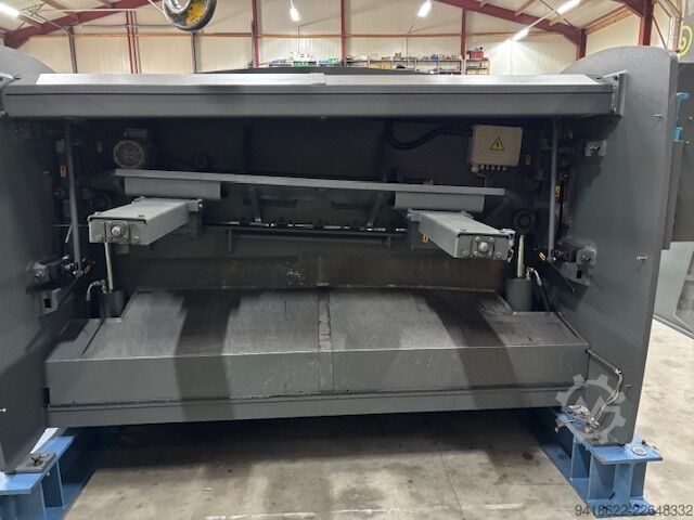 Hydraulic guillotine shear HACO TS 2006