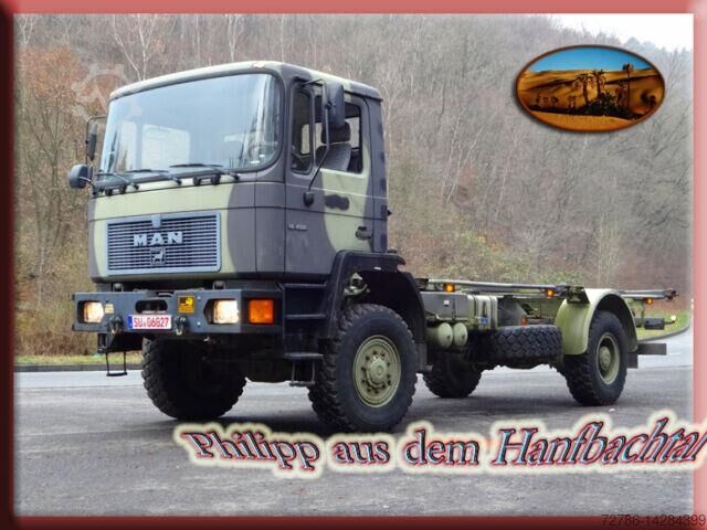 Wechselfahrgestell LKW MAN 16.222 FA 4x4 Army mit Seilwinde, Container