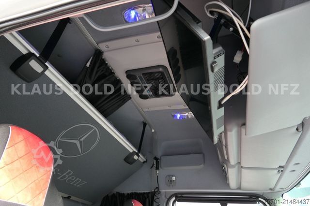 Car carrier truck MERCEDES-BENZ Atego geschloss. Autotransporter komplettzug